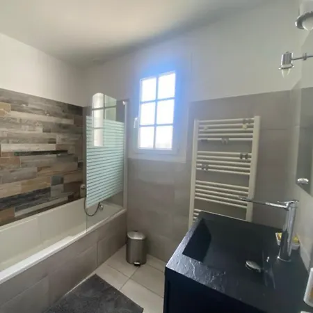 Le Bananier, Quartier La Chaume Avec Jardin, A 1km, 4 A 5 Pers דירה *