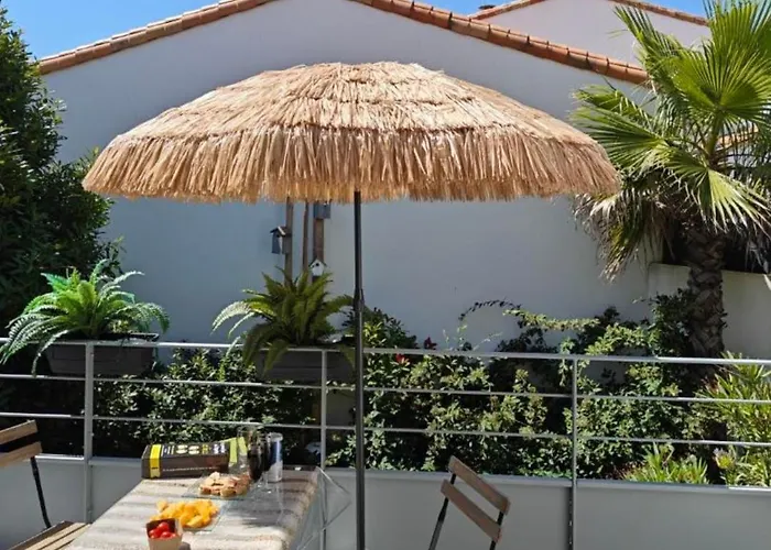 Le Bananier, Quartier La Chaume Avec Jardin, A 1km, 4 A 5 Pers